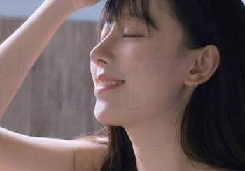 17c吃瓜发布了：别羡慕我，其实我在这里吃瓜也只是不想工作！