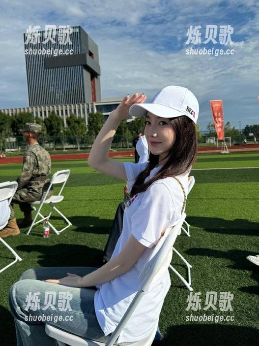 我在www.tttzzz.com发现了一个传送门，里面全是今天的八卦！