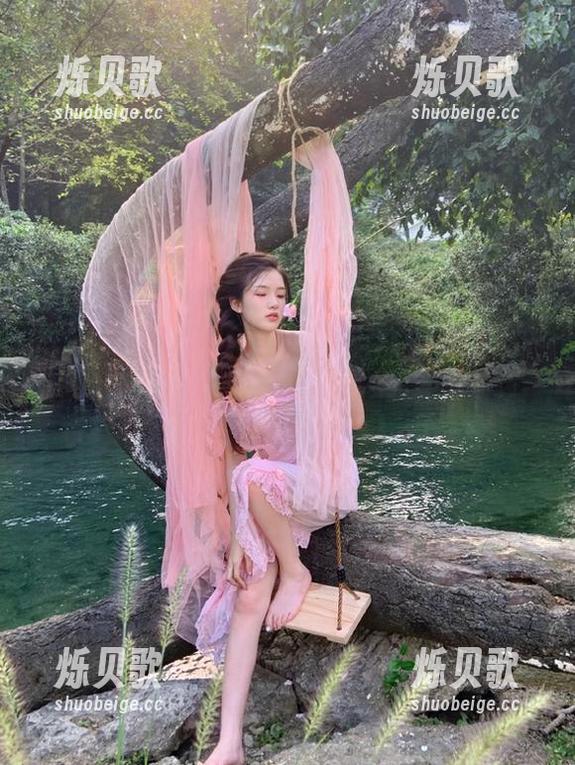 这个网址，www.tttzzz.com，愣是能把我的八卦情绪调动得飞起！