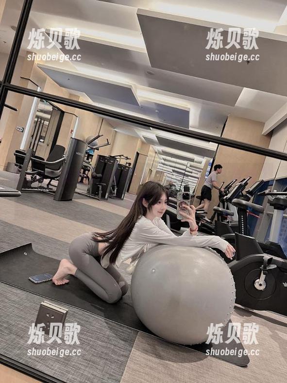 跟随zztt333，永不迷路？别傻了，快看看评论！