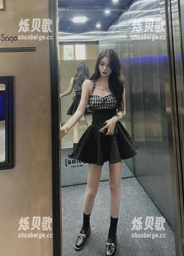 在九一黑料的视频里，一不小心被瓜砸了一脸！