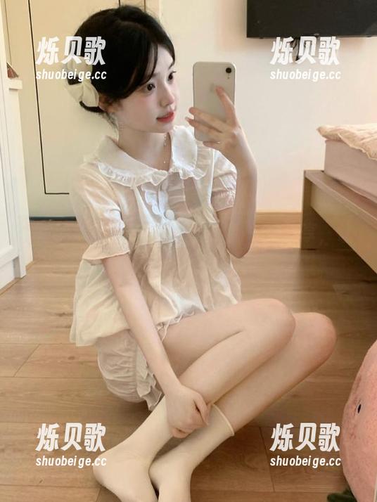 吃瓜黑料网 吃瓜黑料网:一键分享,让你成为聚光的中心!