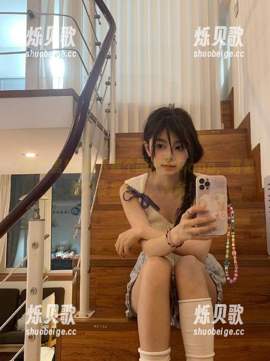 刚下载个国产黑料app，结果被瓜皮裹住了，救命！